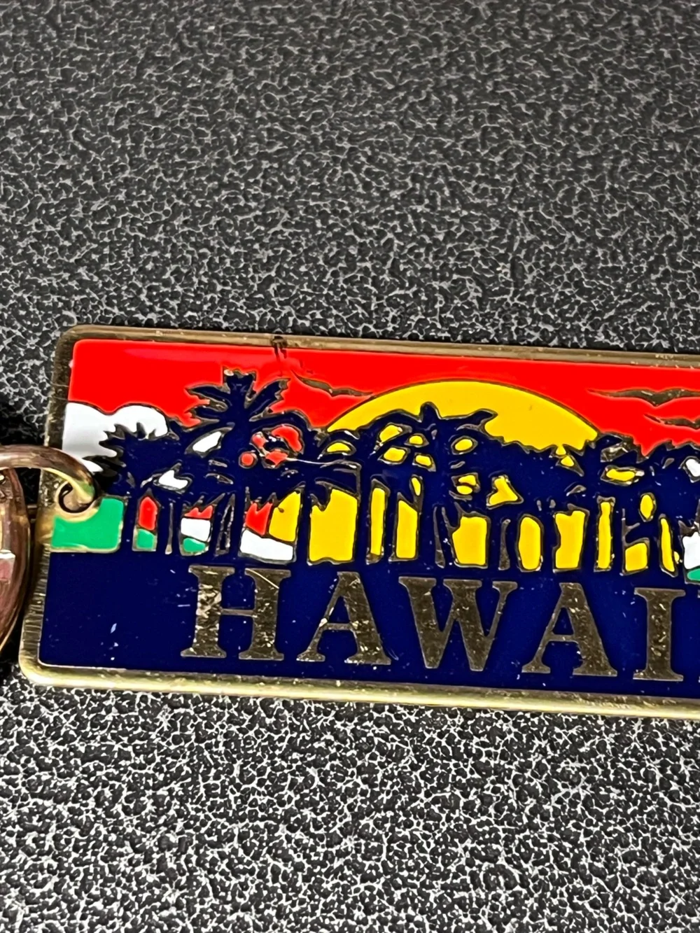 Hawaii Souvenir Keychain - Multicolor Tropical Design, Travel, Memorabilia